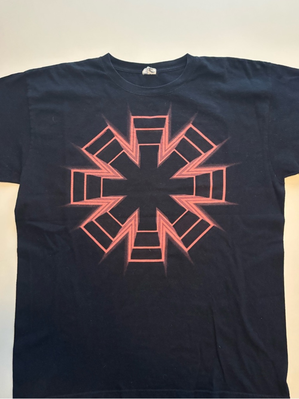 2000s Hot chilli peppers rock band tee Y2K style
